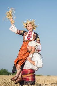 Historische Kostüme in Bulgarien.